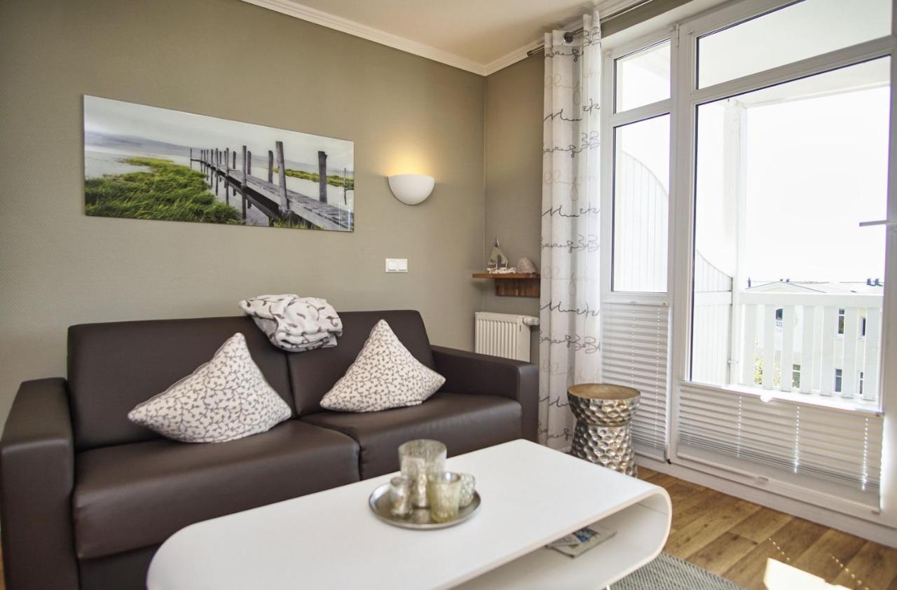 Meeresblick Fewo: Seafront Balcony with Ahoi Spa Access Goehren  Exterior photo